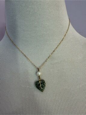 Vintage  1/20 12K Gold Filled  Necklace with Faux Pearl and Jade Leaf Pendant